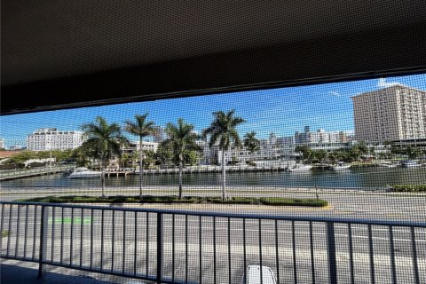 Снять в аренду кондоминиум в Халландейл-Бич, Флорида 2 спальни, 89.65м2, № 1987893 - фото 12