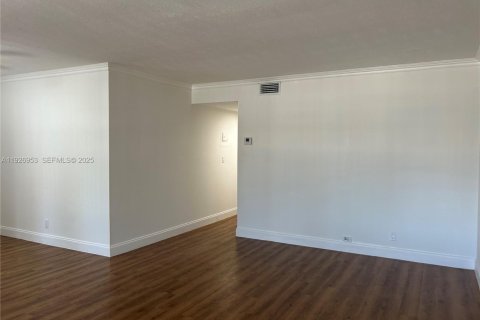 Снять в аренду кондоминиум в Халландейл-Бич, Флорида 2 спальни, 89.65м2, № 1987893 - фото 15