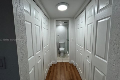 Снять в аренду кондоминиум в Халландейл-Бич, Флорида 2 спальни, 89.65м2, № 1987893 - фото 20