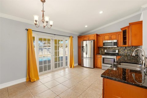 House in Cape Coral, Florida 3 bedrooms, 132.11 sq.m. № 2099127 - photo 15