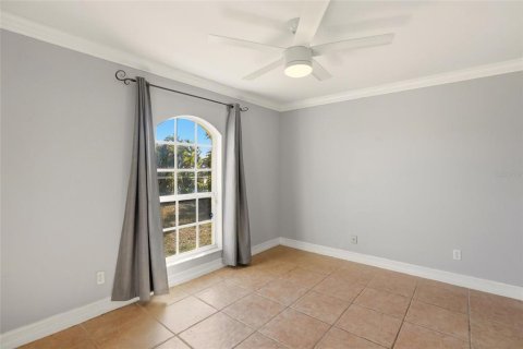 House in Cape Coral, Florida 3 bedrooms, 132.11 sq.m. № 2099127 - photo 23
