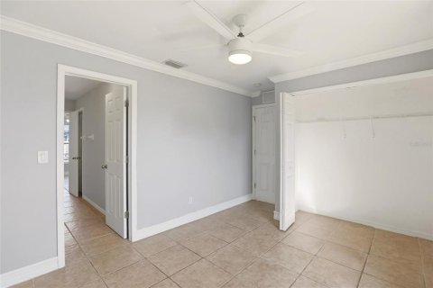 House in Cape Coral, Florida 3 bedrooms, 132.11 sq.m. № 2099127 - photo 21