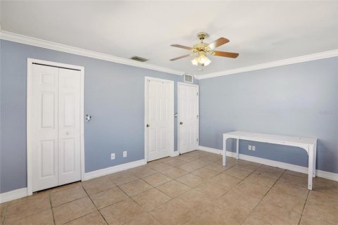 House in Cape Coral, Florida 3 bedrooms, 132.11 sq.m. № 2099127 - photo 30