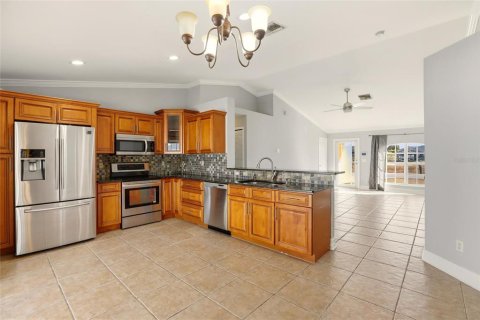 House in Cape Coral, Florida 3 bedrooms, 132.11 sq.m. № 2099127 - photo 8