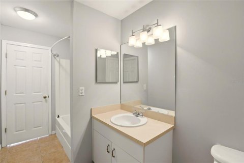 House in Cape Coral, Florida 3 bedrooms, 132.11 sq.m. № 2099127 - photo 25