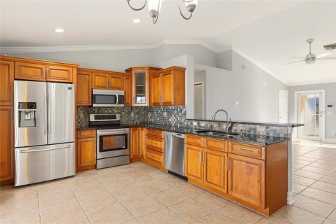 House in Cape Coral, Florida 3 bedrooms, 132.11 sq.m. № 2099127 - photo 12