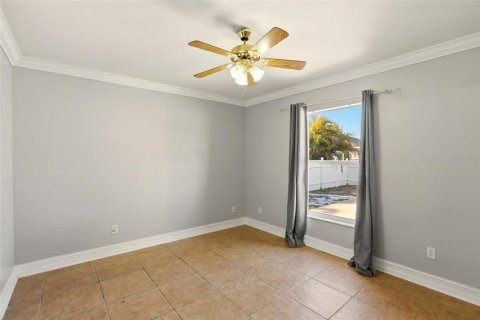 House in Cape Coral, Florida 3 bedrooms, 132.11 sq.m. № 2099127 - photo 27