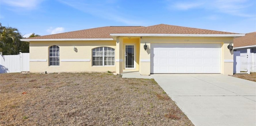 House in Cape Coral, Florida 3 bedrooms, 132.11 sq.m. № 2099127