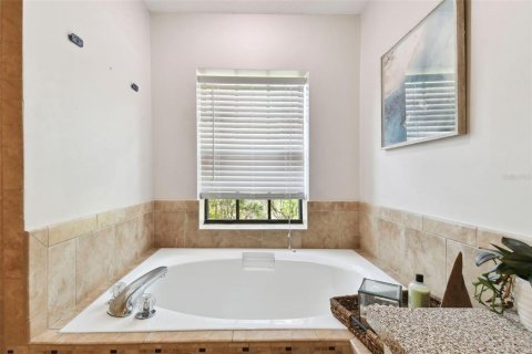 House in Brandon, Florida 4 bedrooms, 204.38 sq.m. № 1743471 - photo 27