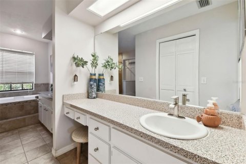 House in Brandon, Florida 4 bedrooms, 204.38 sq.m. № 1743471 - photo 25