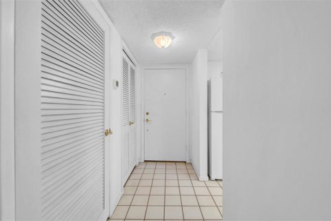 Condominio en venta en North Redington Beach, Florida, 2 dormitorios, 99.41 m2 № 1652437 - foto 5