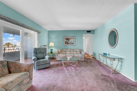 Condominio en venta en North Redington Beach, Florida, 2 dormitorios, 99.41 m2 № 1652437 - foto 15