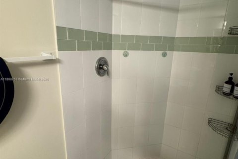 Condominio en alquiler en Miami, Florida, 2 dormitorios, 92.9 m2 № 1896437 - foto 6