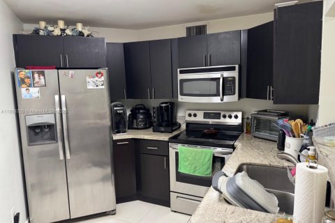 Condominio en alquiler en Miami, Florida, 2 dormitorios, 92.9 m2 № 1896437 - foto 7