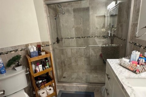 Condominio en alquiler en Miami, Florida, 2 dormitorios, 92.9 m2 № 1896437 - foto 2