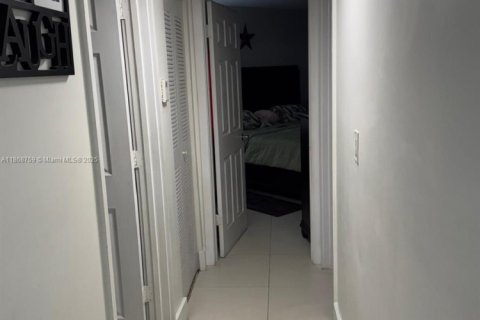 Condominio en alquiler en Miami, Florida, 2 dormitorios, 92.9 m2 № 1896437 - foto 11