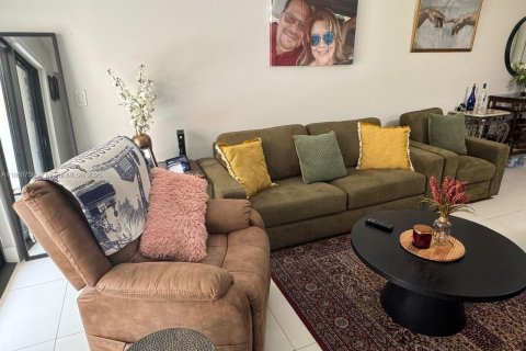 Condominio en alquiler en Miami, Florida, 2 dormitorios, 92.9 m2 № 1896437 - foto 12