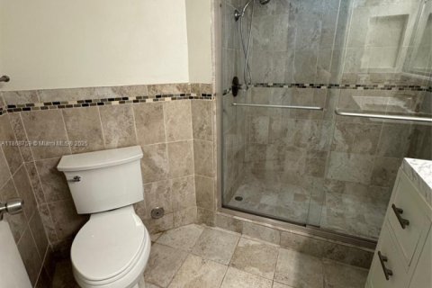 Condominio en alquiler en Miami, Florida, 2 dormitorios, 92.9 m2 № 1896437 - foto 17