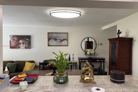 Condominio en alquiler en Miami, Florida, 2 dormitorios, 92.9 m2 № 1896437 - foto 9