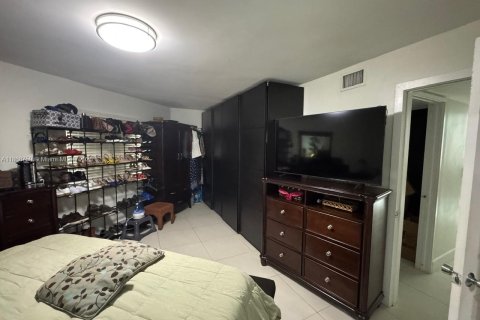 Condominio en alquiler en Miami, Florida, 2 dormitorios, 92.9 m2 № 1896437 - foto 4