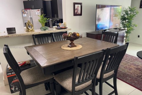 Condominio en alquiler en Miami, Florida, 2 dormitorios, 92.9 m2 № 1896437 - foto 10