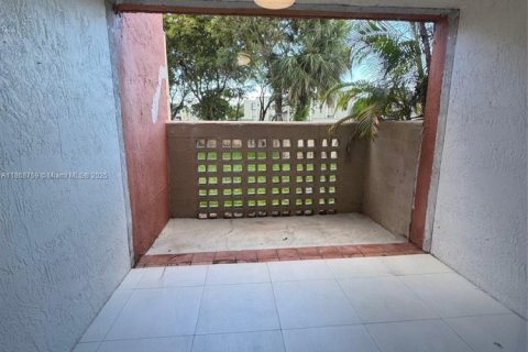 Condominio en alquiler en Miami, Florida, 2 dormitorios, 92.9 m2 № 1896437 - foto 19