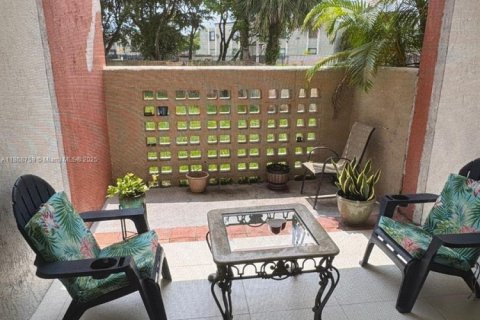 Condominio en alquiler en Miami, Florida, 2 dormitorios, 92.9 m2 № 1896437 - foto 14