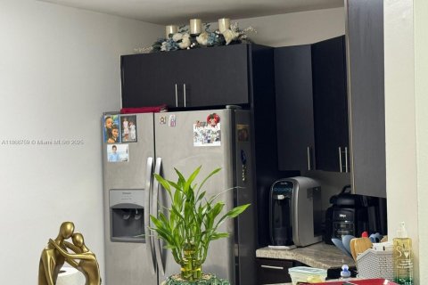 Condominio en alquiler en Miami, Florida, 2 dormitorios, 92.9 m2 № 1896437 - foto 8