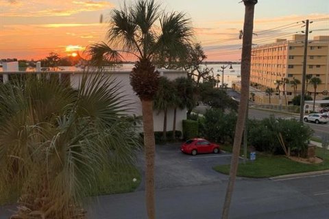 Condo à Belleair Bluffs, Floride, 2 chambres  № 2403117