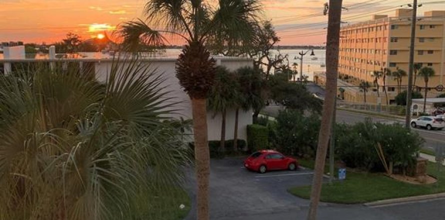 Condo à Belleair Bluffs, Floride, 2 chambres  № 2403117
