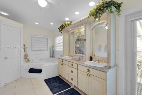 Casa en venta en Islamorada, Village of Islands, Florida, 6 dormitorios, 461.17 m2 № 2034736 - foto 28