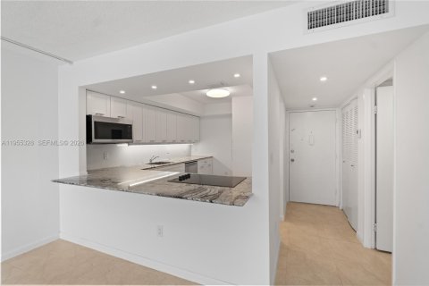 Condominio en alquiler en Miami, Florida, 1 dormitorio, 79.99 m2 № 2009802 - foto 6