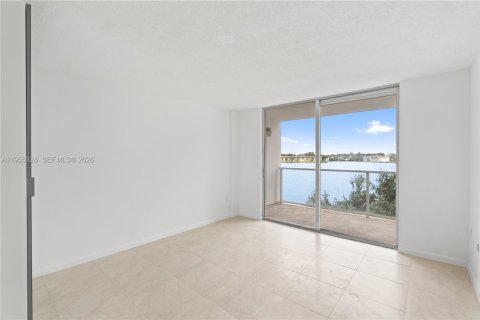Condominio en alquiler en Miami, Florida, 1 dormitorio, 79.99 m2 № 2009802 - foto 15