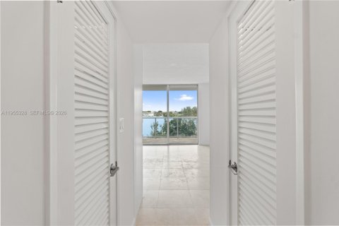 Condominio en alquiler en Miami, Florida, 1 dormitorio, 79.99 m2 № 2009802 - foto 14