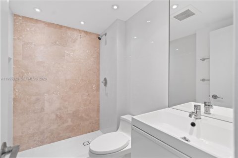 Condominio en alquiler en Miami, Florida, 1 dormitorio, 79.99 m2 № 2009802 - foto 12