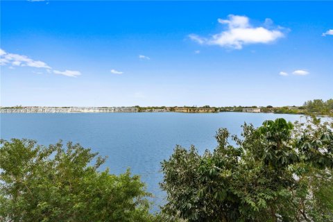 Condominio en alquiler en Miami, Florida, 1 dormitorio, 79.99 m2 № 2009802 - foto 20