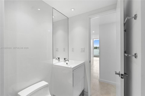 Condominio en alquiler en Miami, Florida, 1 dormitorio, 79.99 m2 № 2009802 - foto 13