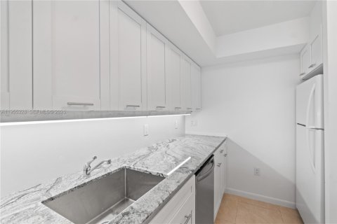 Condominio en alquiler en Miami, Florida, 1 dormitorio, 79.99 m2 № 2009802 - foto 5