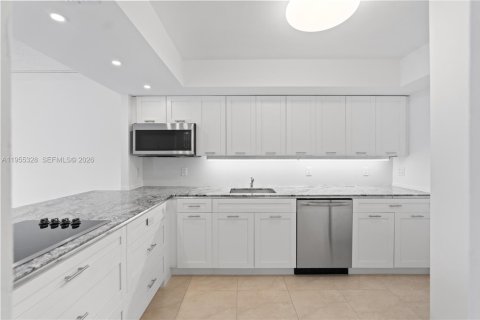 Condominio en alquiler en Miami, Florida, 1 dormitorio, 79.99 m2 № 2009802 - foto 2