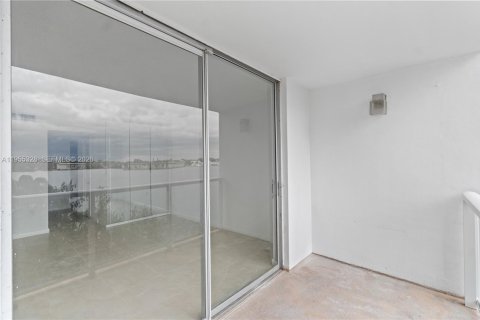 Condominio en alquiler en Miami, Florida, 1 dormitorio, 79.99 m2 № 2009802 - foto 19