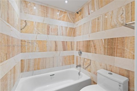 Condominio en alquiler en Miami, Florida, 1 dormitorio, 79.99 m2 № 2009802 - foto 10