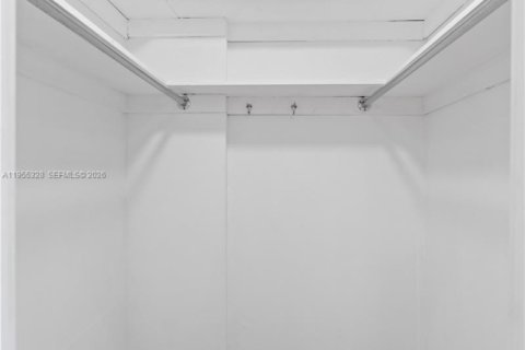 Condominio en alquiler en Miami, Florida, 1 dormitorio, 79.99 m2 № 2009802 - foto 18