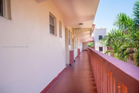 Купить кондоминиум в Халландейл-Бич, Флорида 1 спальня, 71.53м2, № 1896481 - фото 18