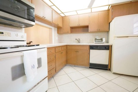 Купить кондоминиум в Халландейл-Бич, Флорида 1 спальня, 71.53м2, № 1896481 - фото 22