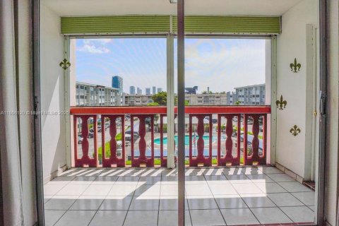 Купить кондоминиум в Халландейл-Бич, Флорида 1 спальня, 71.53м2, № 1896481 - фото 15