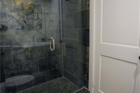 Condo in Miami Beach, Florida, 2 bedrooms № 2080374 - photo 13