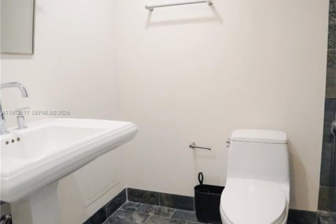 Condo in Miami Beach, Florida, 2 bedrooms № 2080374 - photo 14