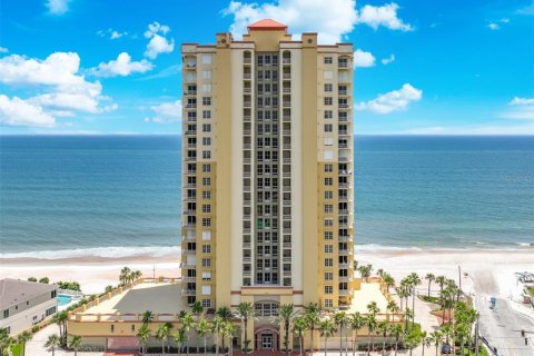 Condominio en venta en Daytona Beach, Florida, 2 dormitorios, 189.52 m2 № 1869447 - foto 1