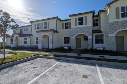 House in Homestead, Florida 3 bedrooms, 149.76 sq.m. № 2076559 - photo 3