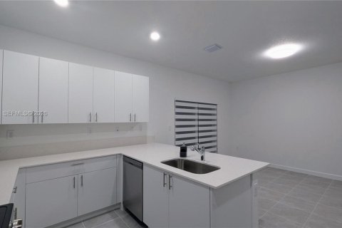 House in Homestead, Florida 3 bedrooms, 149.76 sq.m. № 2076559 - photo 20